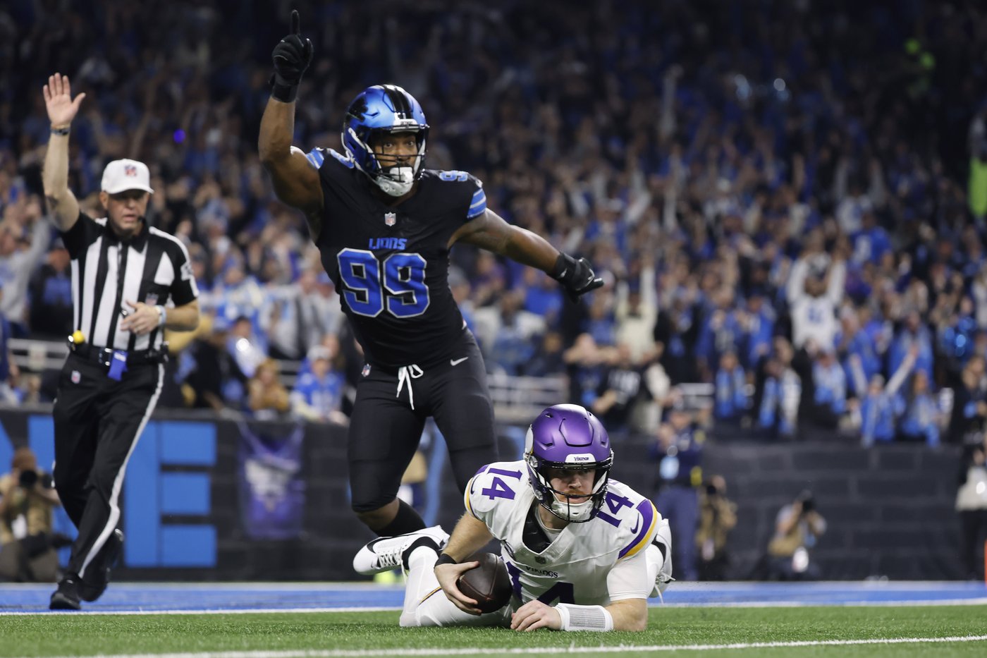 Lions beat Vikings 31-9, win NFC North and No. 1 seed, dropping division rivals to No. 5 | iNFOnews.ca Lions beat Vikings 31-9, win NFC North and No. 1 seed, dropping division rivals to No. 5 | iNFOnews.ca