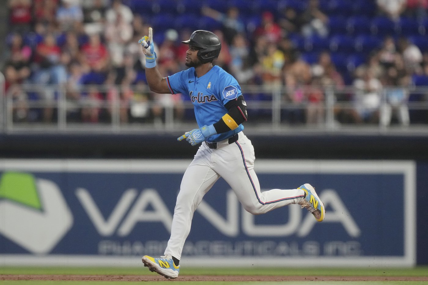 Otto López homers twice, Marlins beat Phillies 5-4 to avoid 3-game sweep | iNFOnews.ca Otto López homers twice, Marlins beat Phillies 5-4 to avoid 3-game sweep | iNFOnews.ca