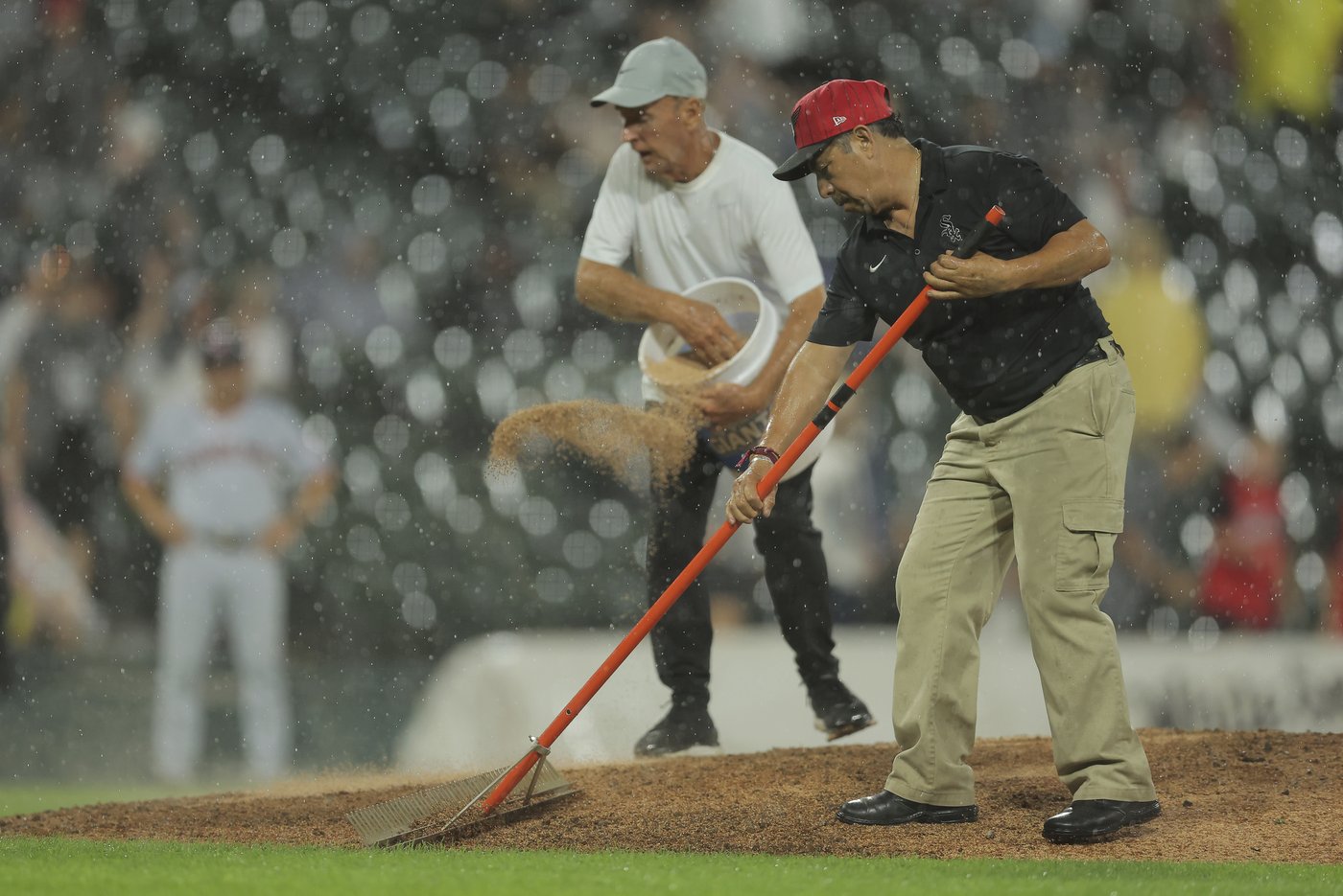 Tauchman gets the winning hit in the 11th as the White Sox beat the Guardians 5-4 for DH split | iNFOnews.ca