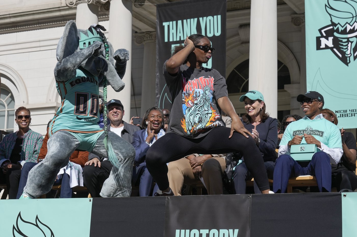 New York Liberty basketball team honored with ticker-tape parade in Canyon of Heroes | iNFOnews.ca
