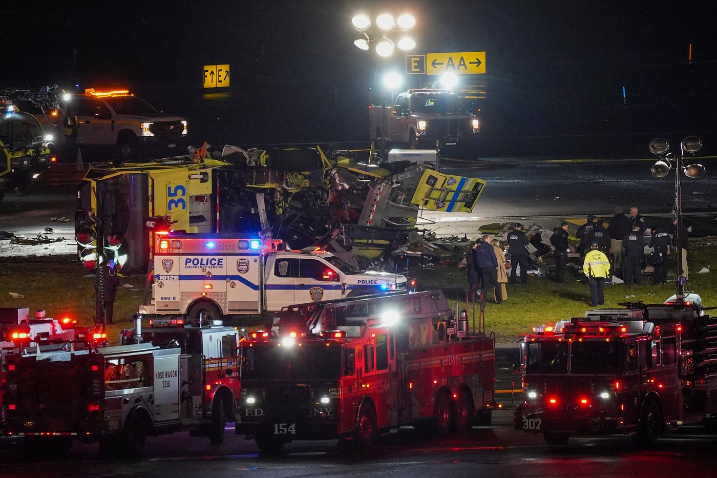 Pilot and copilot killed in collision between jet and fire truck at New York's LaGuardia Airport | iNwheels Pilot and copilot killed in collision between jet and fire truck at New York's LaGuardia Airport | iNwheels