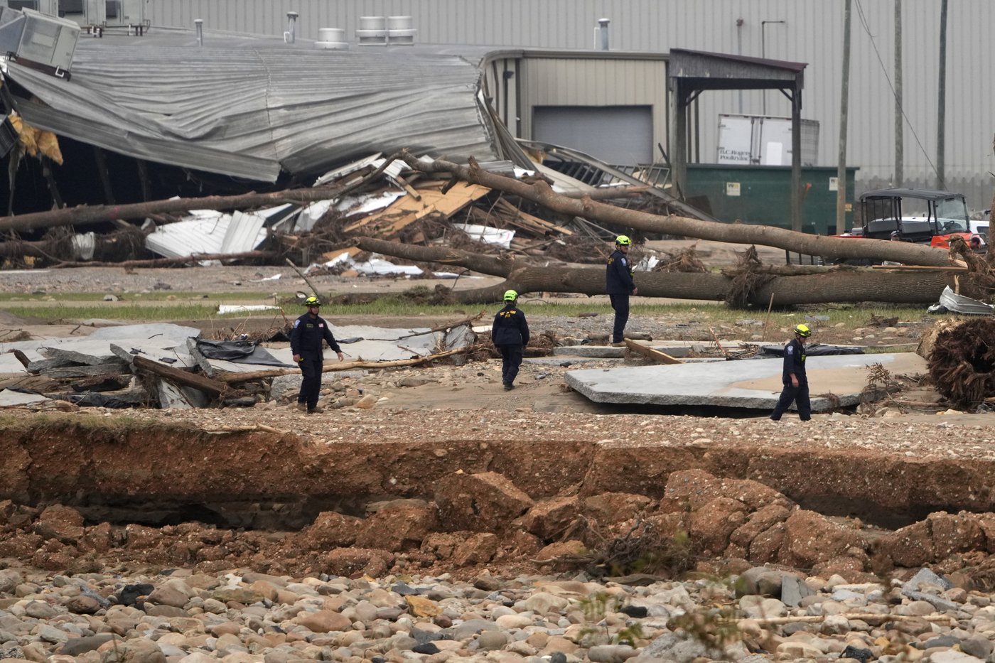 When will the power return? Weary Carolinas residents long for relief after Helene's fury | iNFOnews.ca