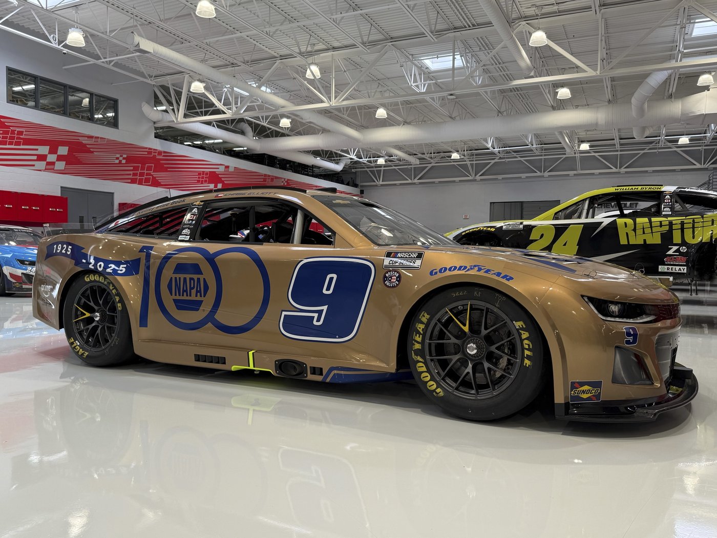 Elliott to celebrate NAPA's 100th anniversary with gold car. Credits company for his NASCAR career | iNFOnews.ca