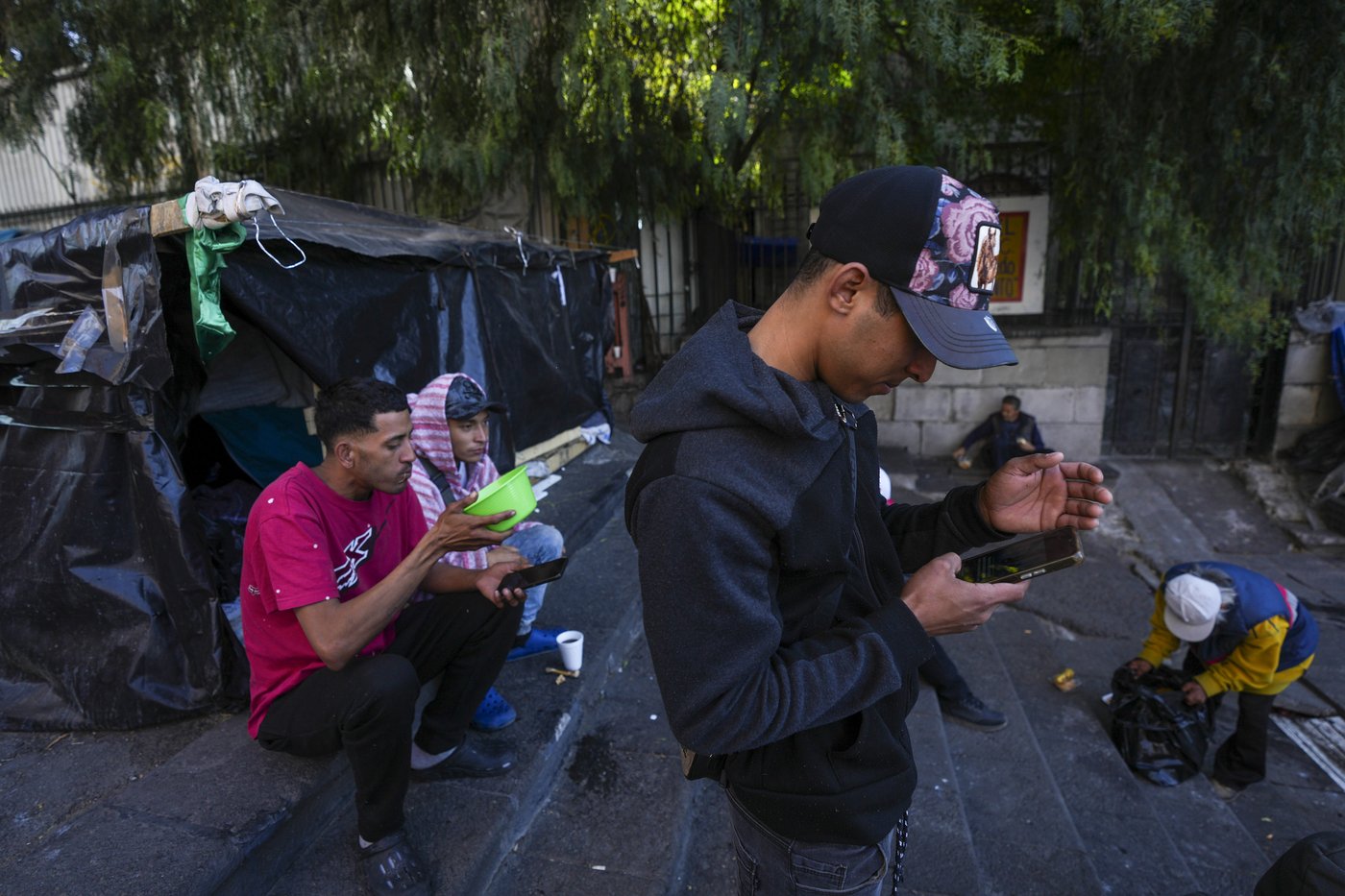 Border app that became 'a salvation' for migrants to legally enter the US may end | iNFOnews.ca