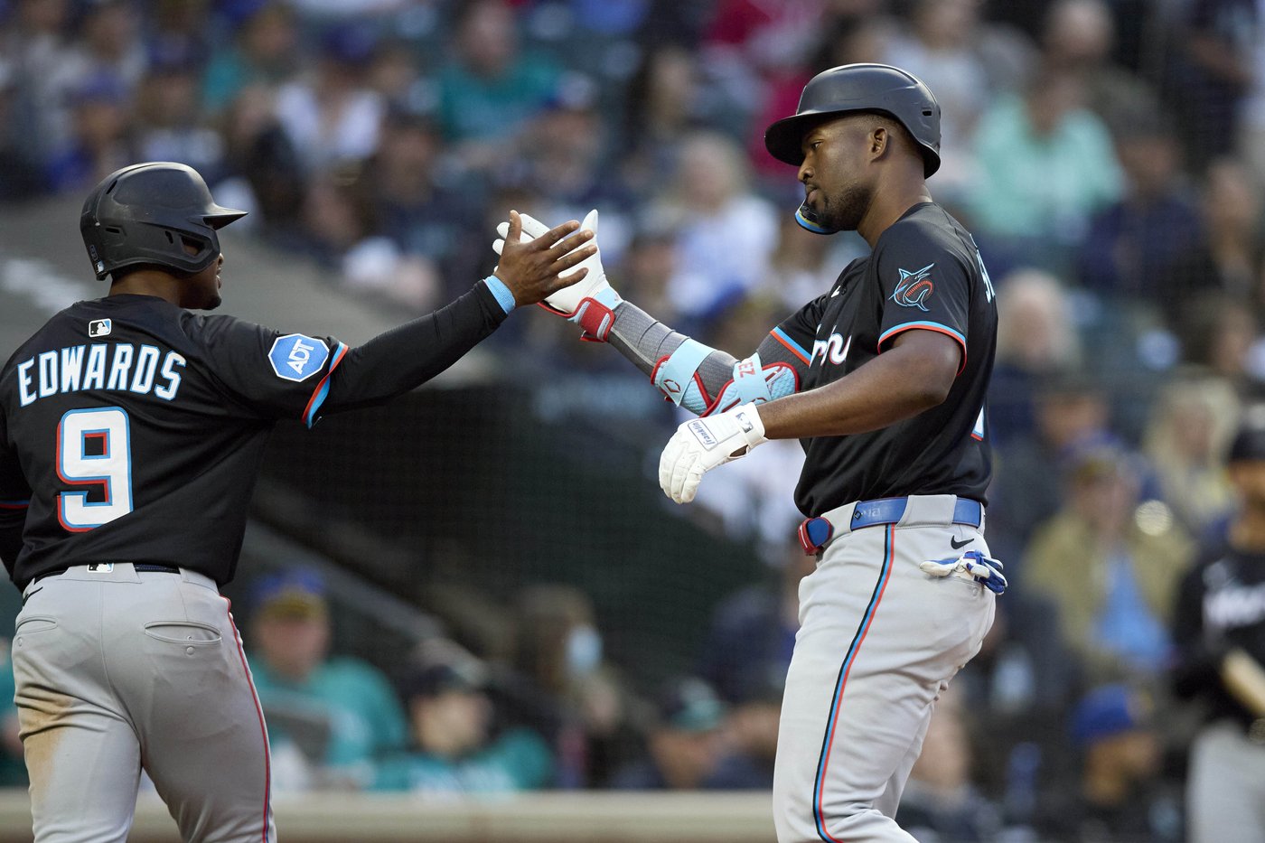 Gilbert leaves start early for Mariners and Moore's error helps Marlins win 8-4 | iNFOnews.ca