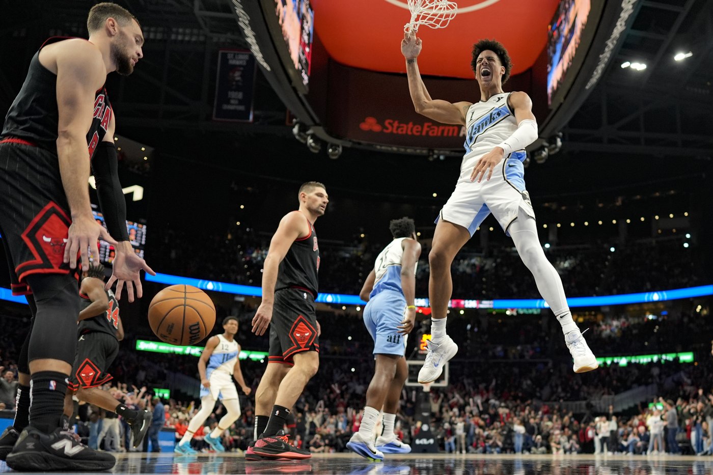 Hawks erase 21-point deficit by scoring 50 in the 4th quarter in a 141-133 win over the Bulls | iNFOnews.ca