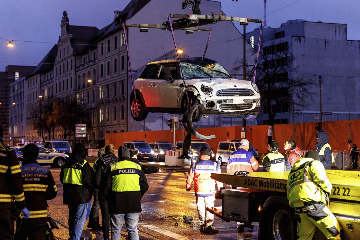 A driver plows into a demonstration in Munich, injuring 30 people | iNFOnews.ca
