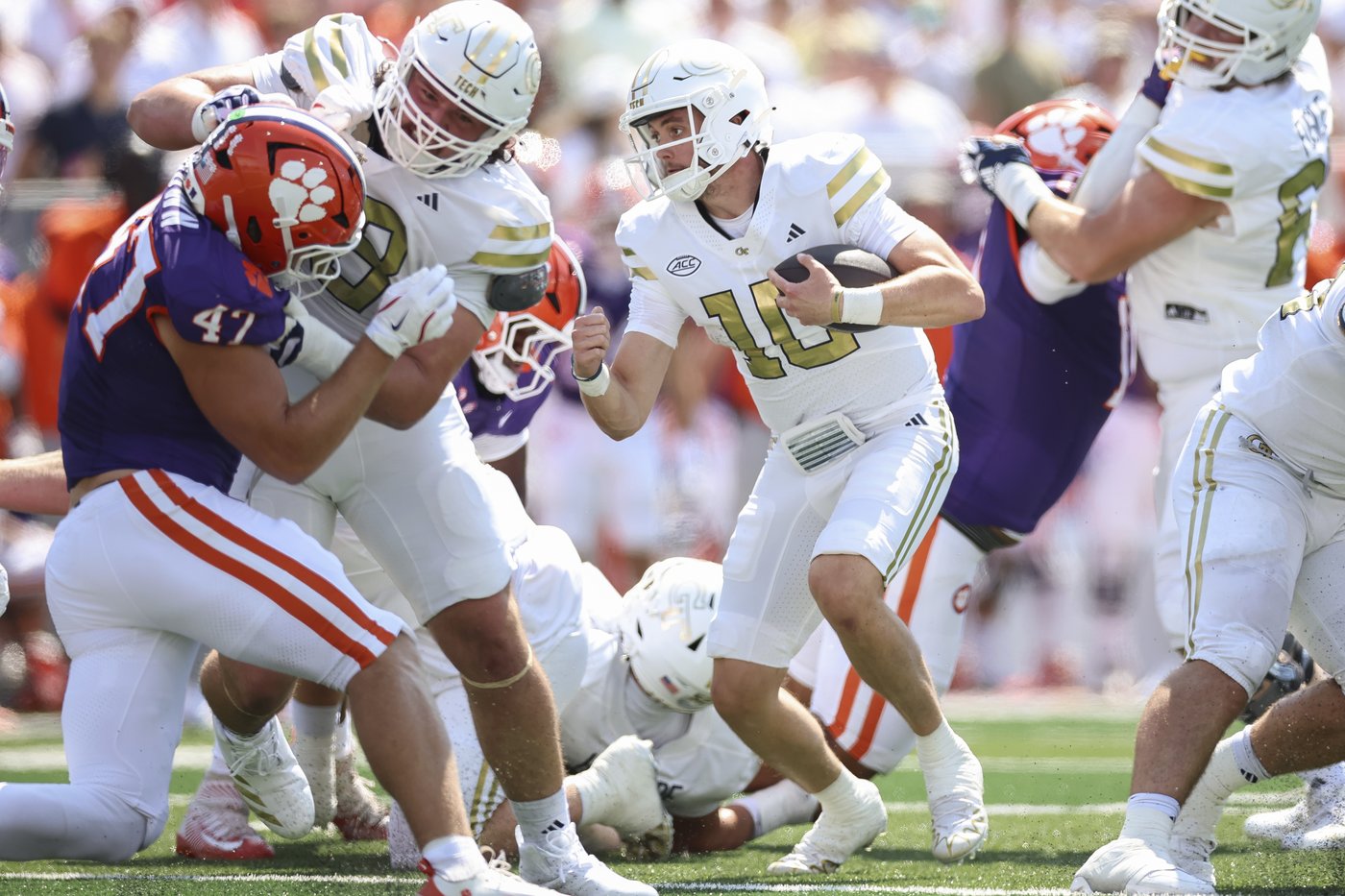 QB Haynes King leads No. 18 Georgia Tech into national conversation with 3-0 start | iNFOnews.ca