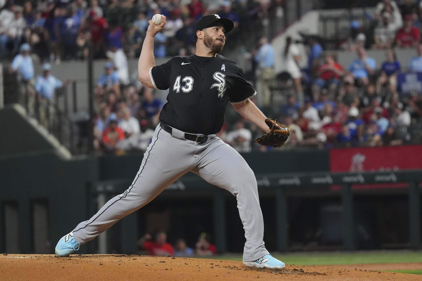 Aaron Civale gets a little wild in White Sox debut after trade from Brewers | iNFOnews.ca Aaron Civale gets a little wild in White Sox debut after trade from Brewers | iNFOnews.ca