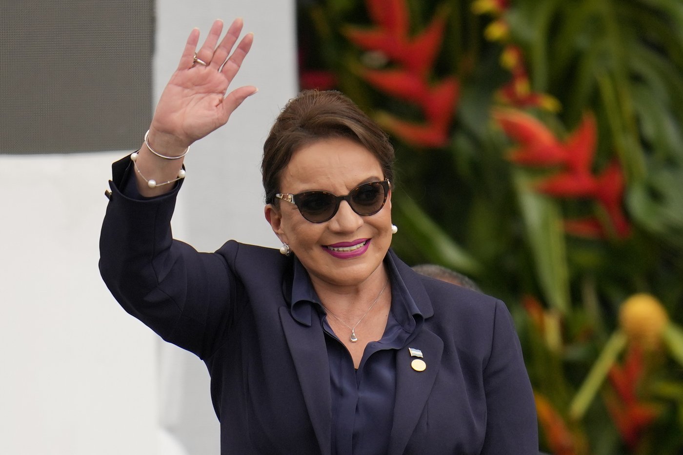Honduran president changes course on vow to end extradition treaty with US | iNFOnews.ca