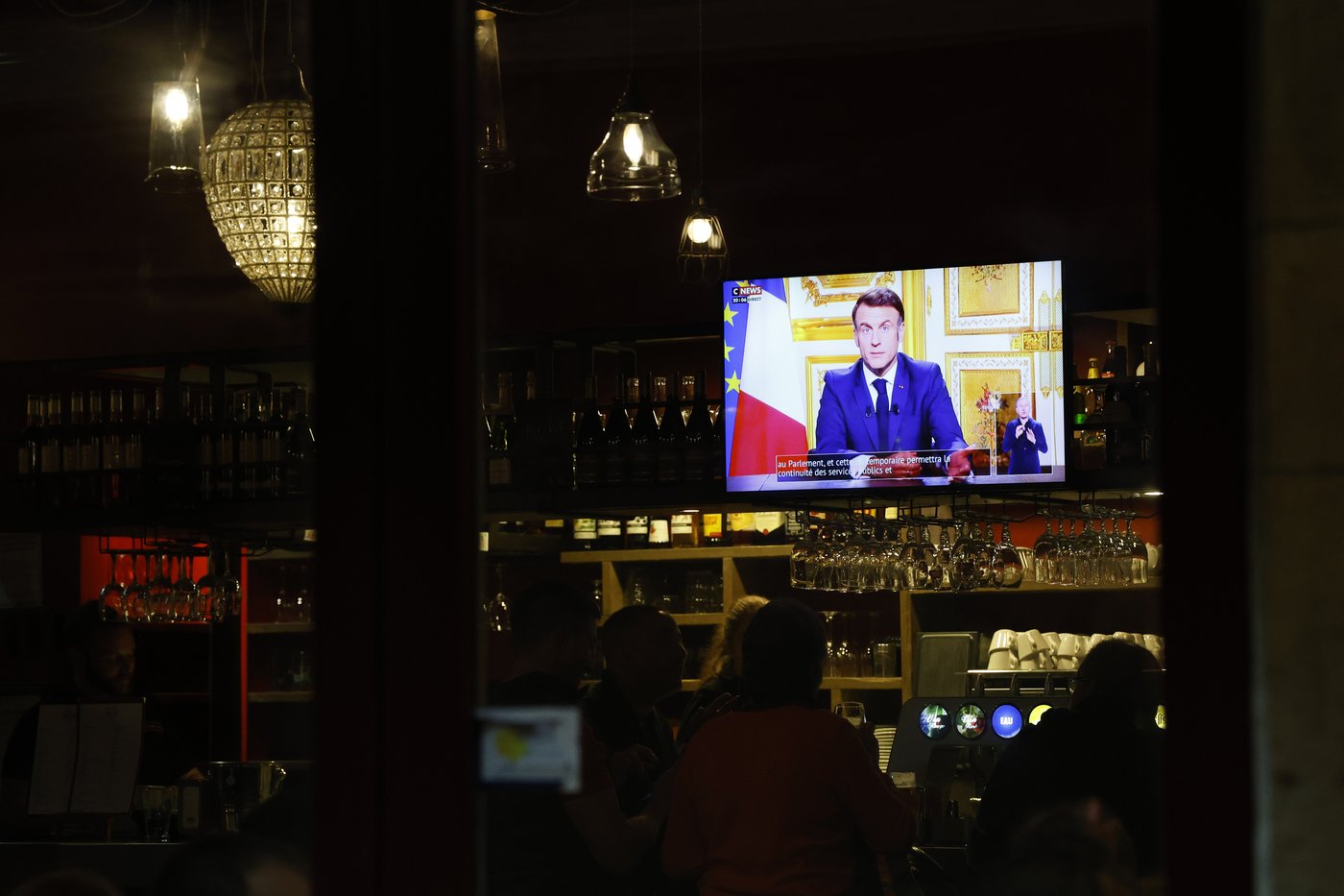 France's Macron vows to stay in office till end of term, says he'll name a new prime minister soon | iNFOnews.ca