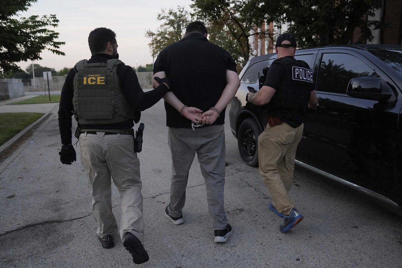 ICE denies using excessive force as it broadens immigration arrests in Chicago | iNFOnews.ca ICE denies using excessive force as it broadens immigration arrests in Chicago | iNFOnews.ca
