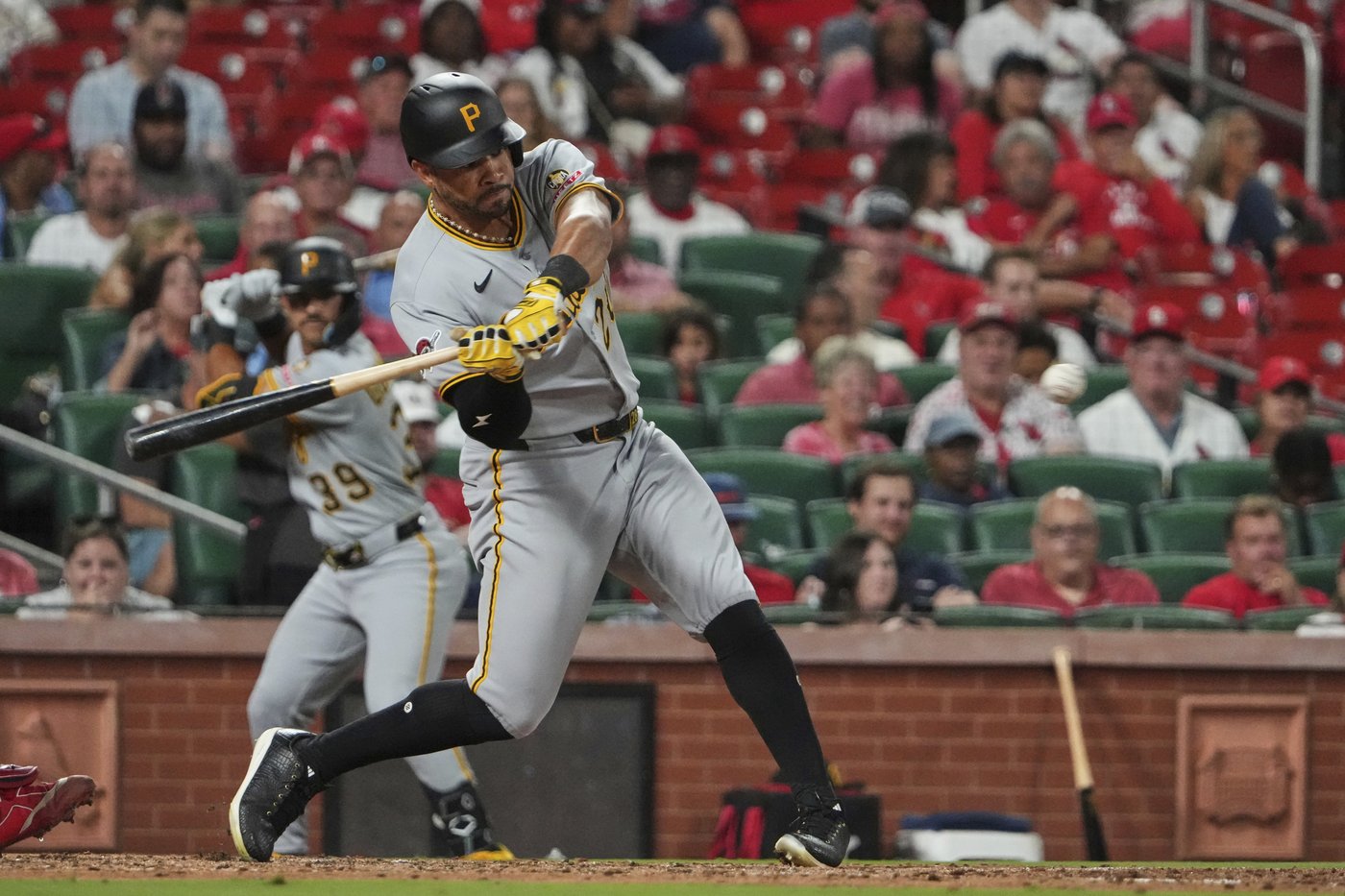 Pham's two-run single lifts Pirates over Cardinals 2-1 | iNFOnews.ca