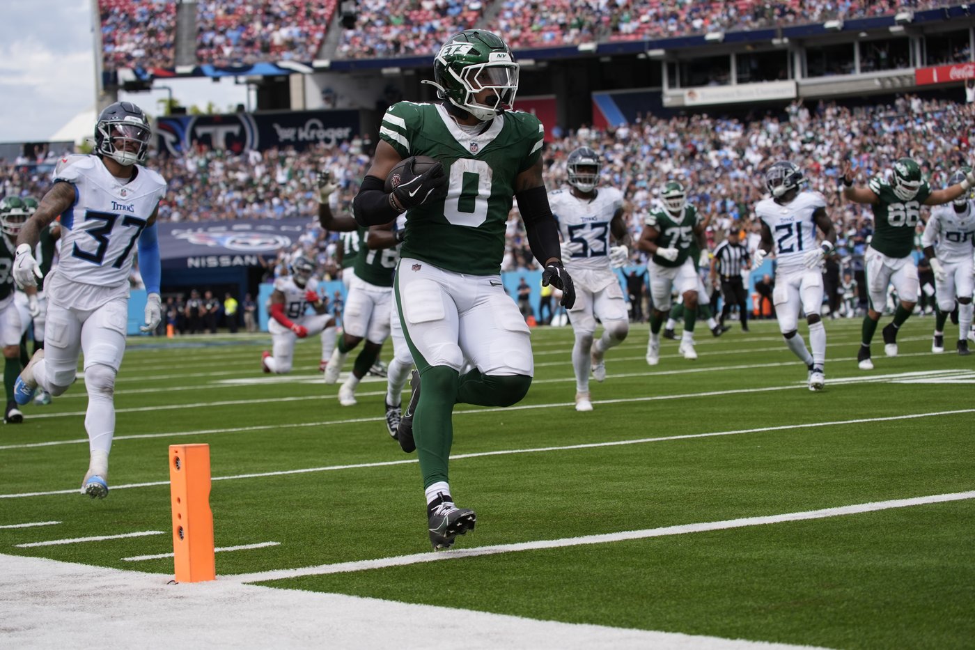 Aaron Rodgers gets 1st chance to play in Jets-Patriots rivalry when teams square off Thursday night | iNFOnews.ca Aaron Rodgers gets 1st chance to play in Jets-Patriots rivalry when teams square off Thursday night | iNFOnews.ca