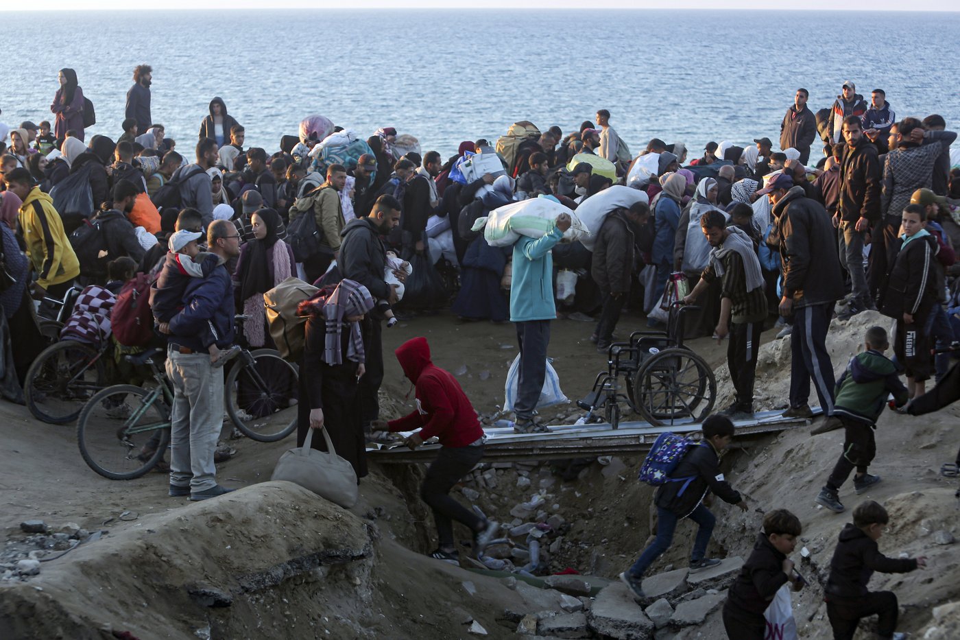 Middle East latest: Israel lets displaced Palestinians return to northern Gaza | iNFOnews.ca