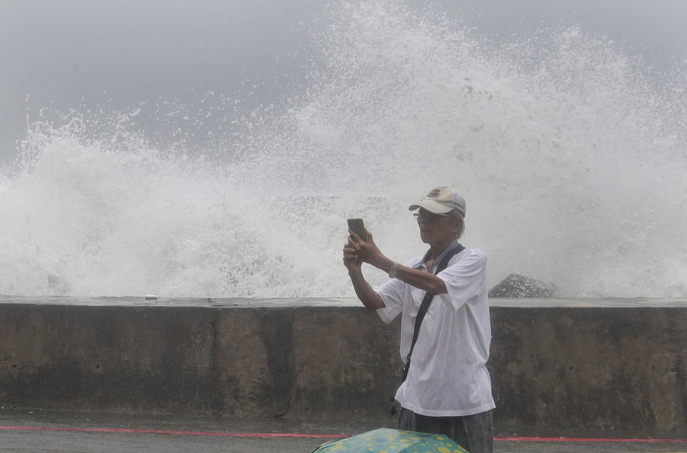 Typhoon bringing heavy rain slowly heads toward Taiwan, where 4,000 have evacuated | iNFOnews.ca Typhoon bringing heavy rain slowly heads toward Taiwan, where 4,000 have evacuated | iNFOnews.ca