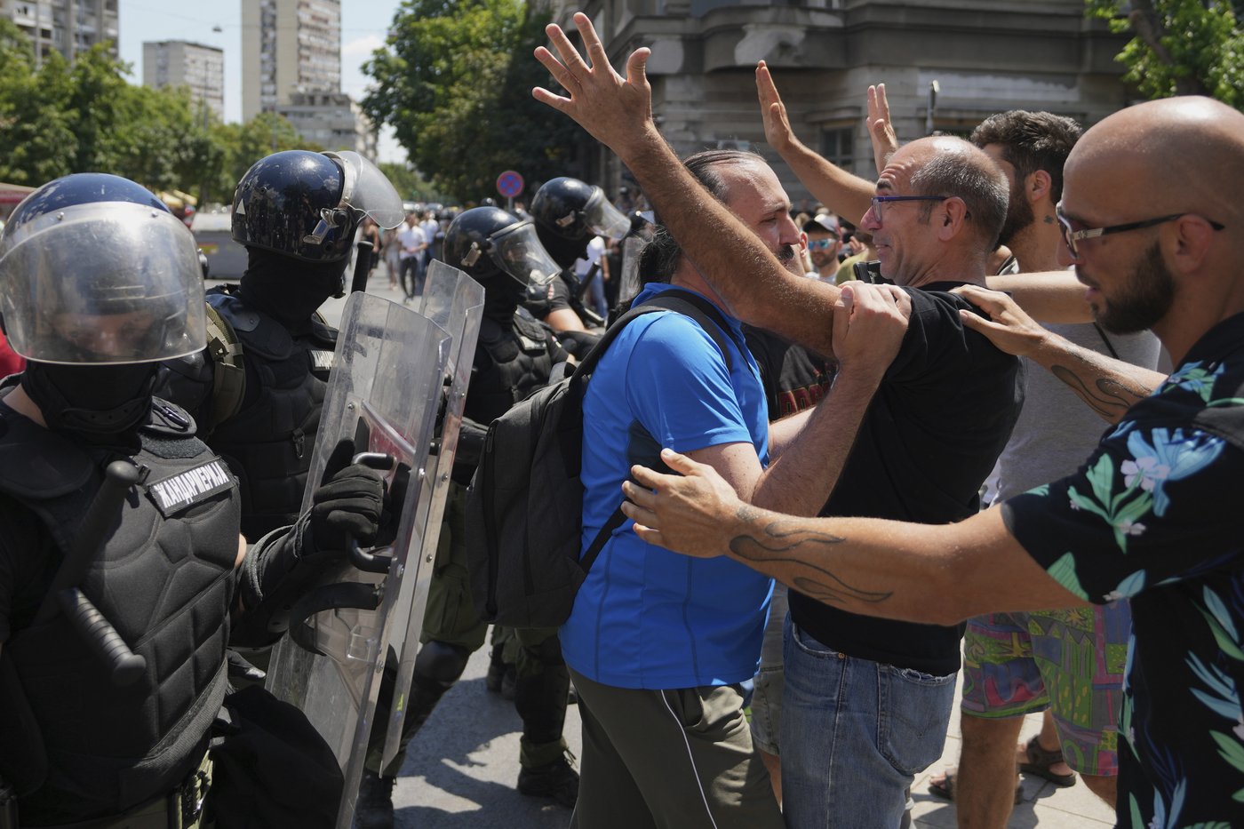 Serbian police remove barricades in Belgrade and make new arrests as protesters block roads | iNFOnews.ca Serbian police remove barricades in Belgrade and make new arrests as protesters block roads | iNFOnews.ca