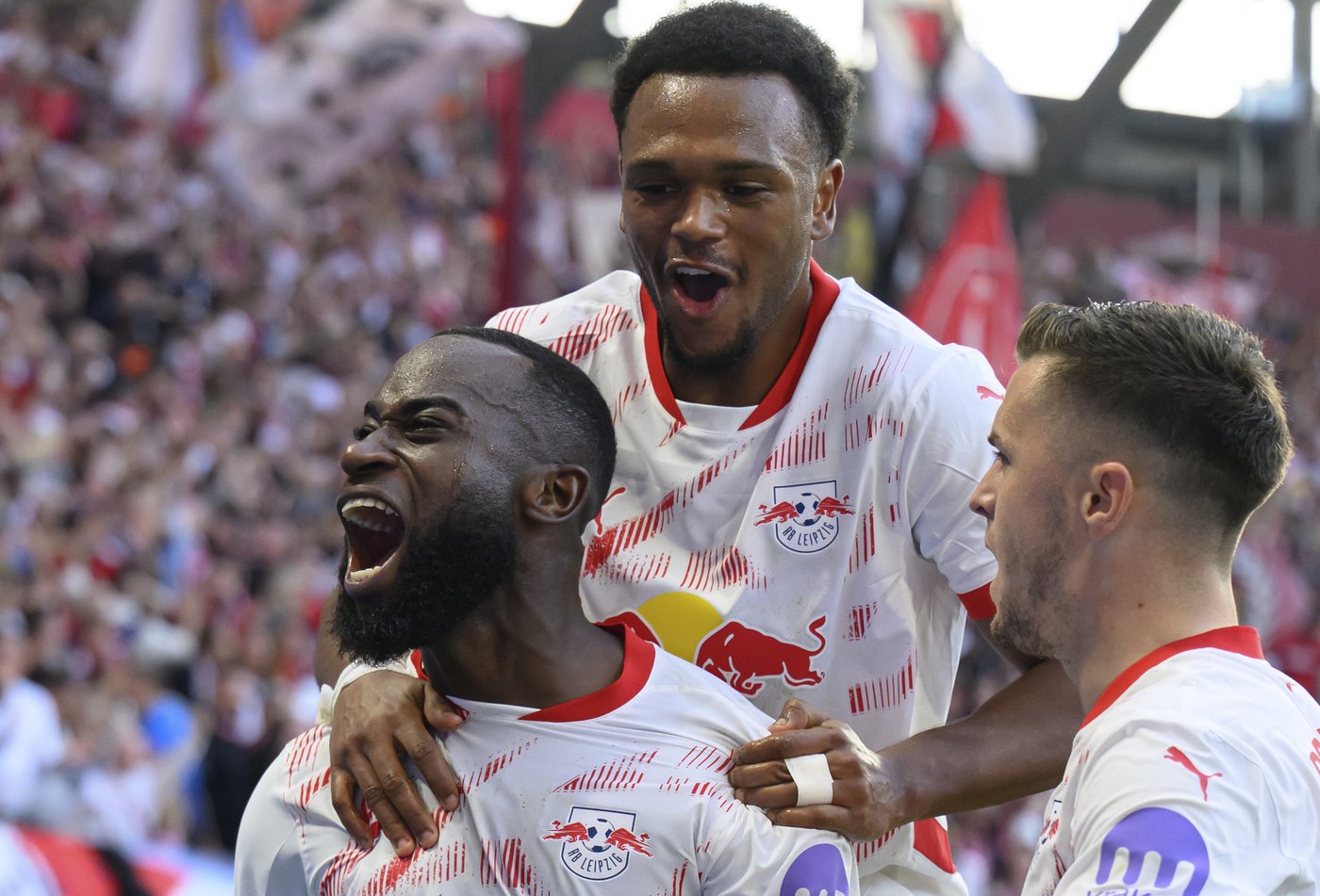 Dortmund slumps to another loss at Augsburg as Leipzig tops the Bundesliga | iNFOnews.ca Dortmund slumps to another loss at Augsburg as Leipzig tops the Bundesliga | iNFOnews.ca