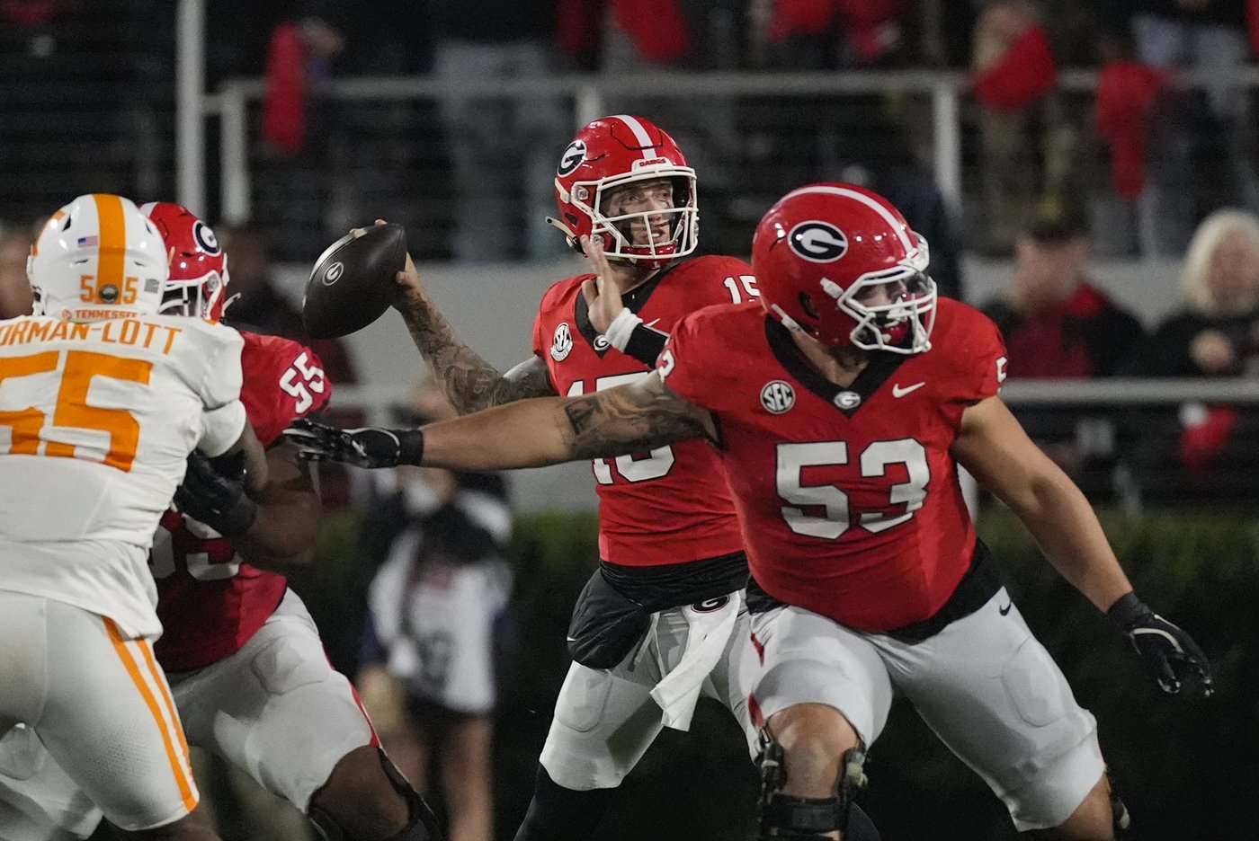 Beck throws for 2 TDs, runs for another to lead No. 11 Georgia past No. 6 Tennessee 31-17 | iNFOnews.ca