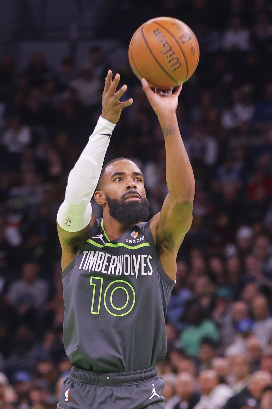 Timberwolves stop 4-game losing streak by fending off Clippers 93-92 in NBA Cup play | iNFOnews.ca