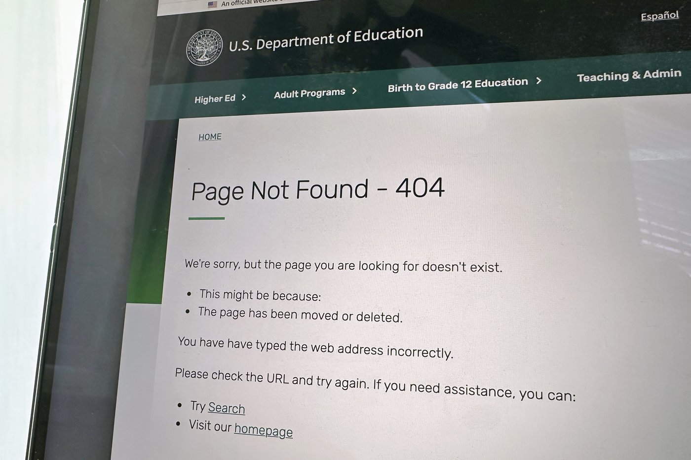 Federal agencies begin removing DEI guidance from websites in Trump crackdown | iNFOnews.ca