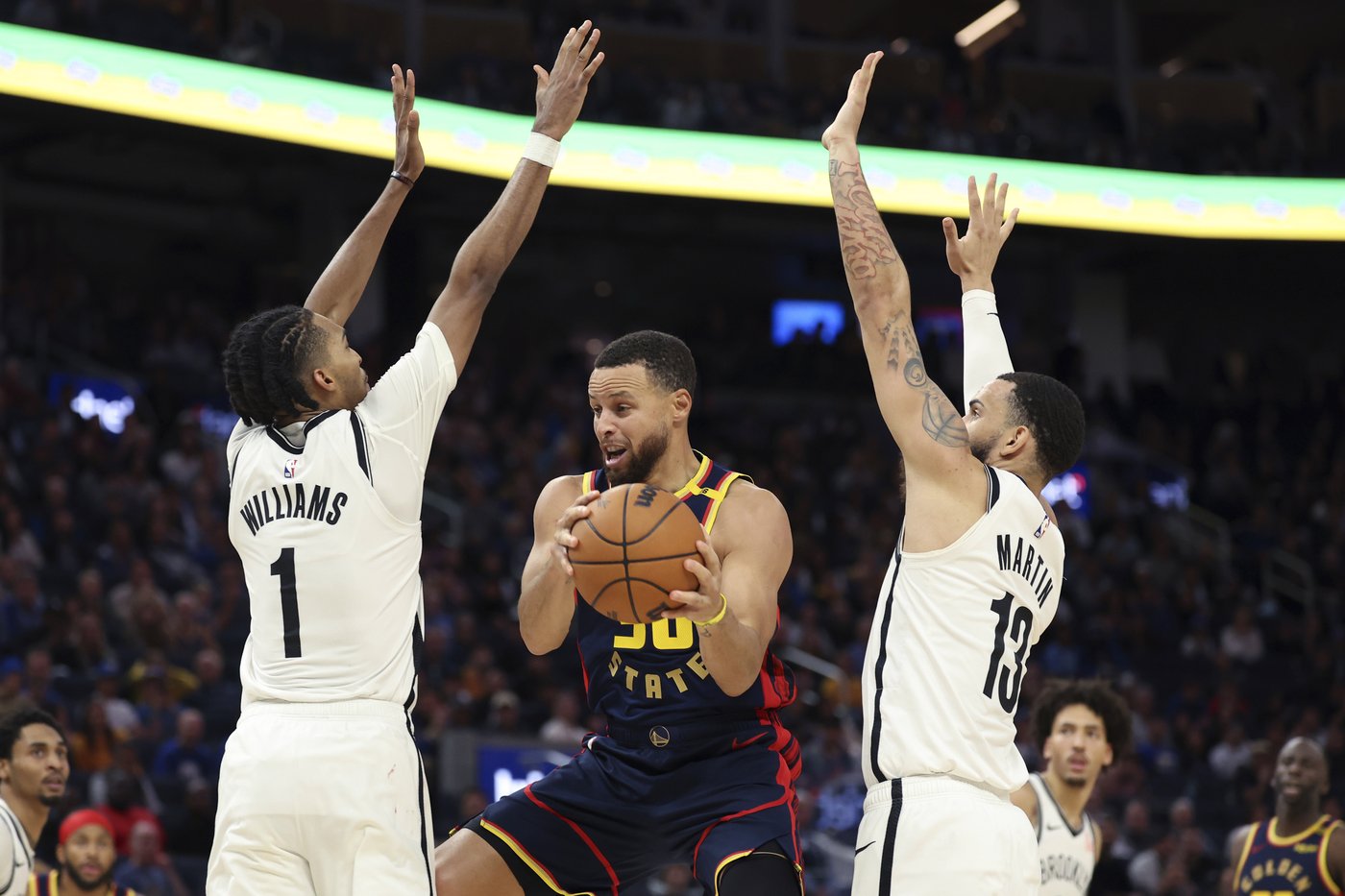 Stephen Curry to miss Warriors' showdown against Thunder with pain in both knees | iNFOnews.ca Stephen Curry to miss Warriors' showdown against Thunder with pain in both knees | iNFOnews.ca