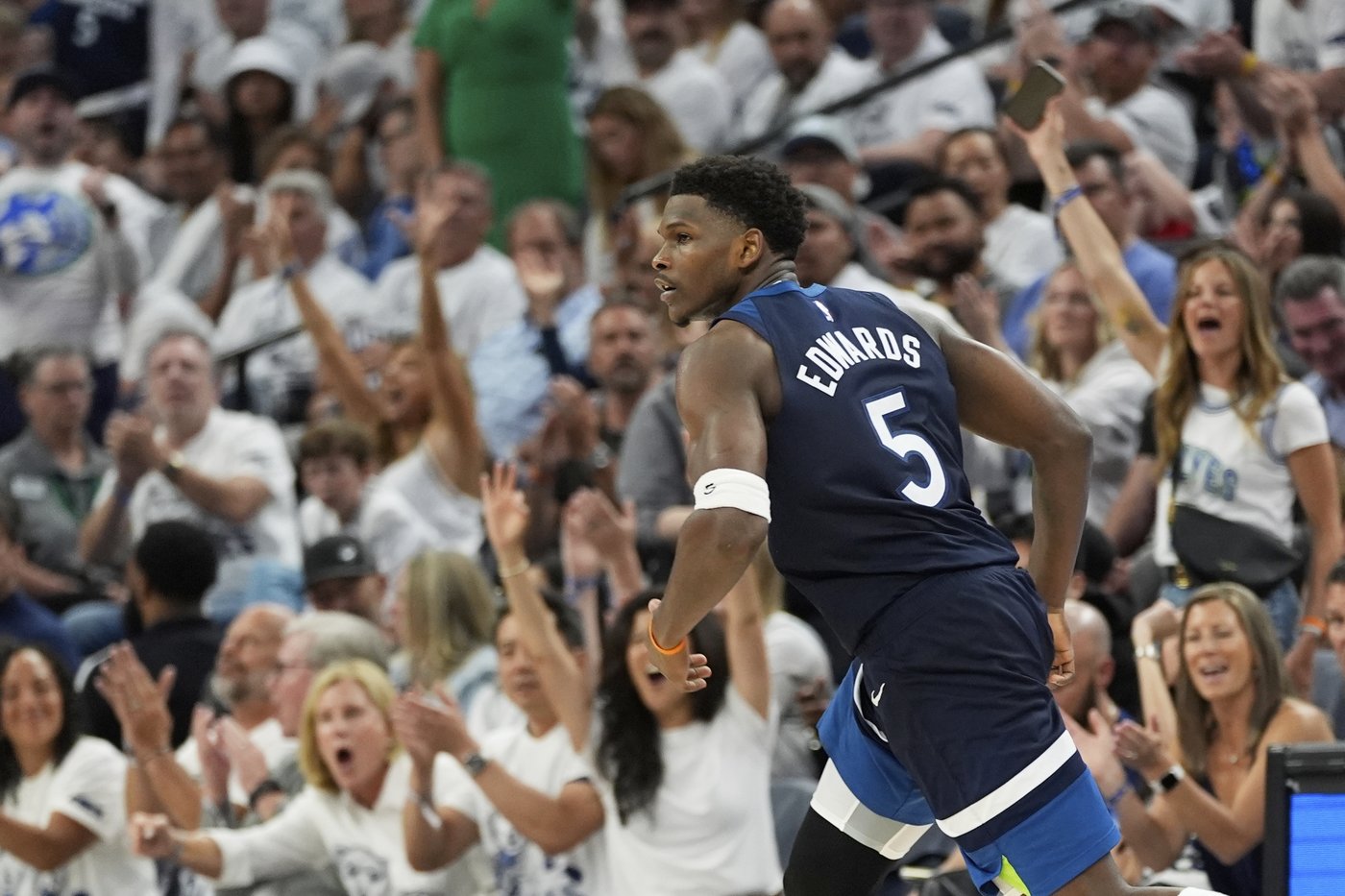 Timberwolves beat Warriors in Game 5 to reach Western Conference finals for 2nd straight year | iNFOnews.ca