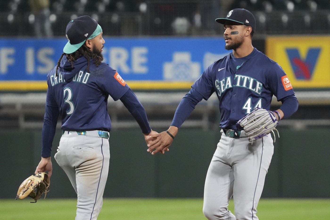 Mariners use sharp pitching and timely hitting to deliver strong road start | iNFOnews.ca