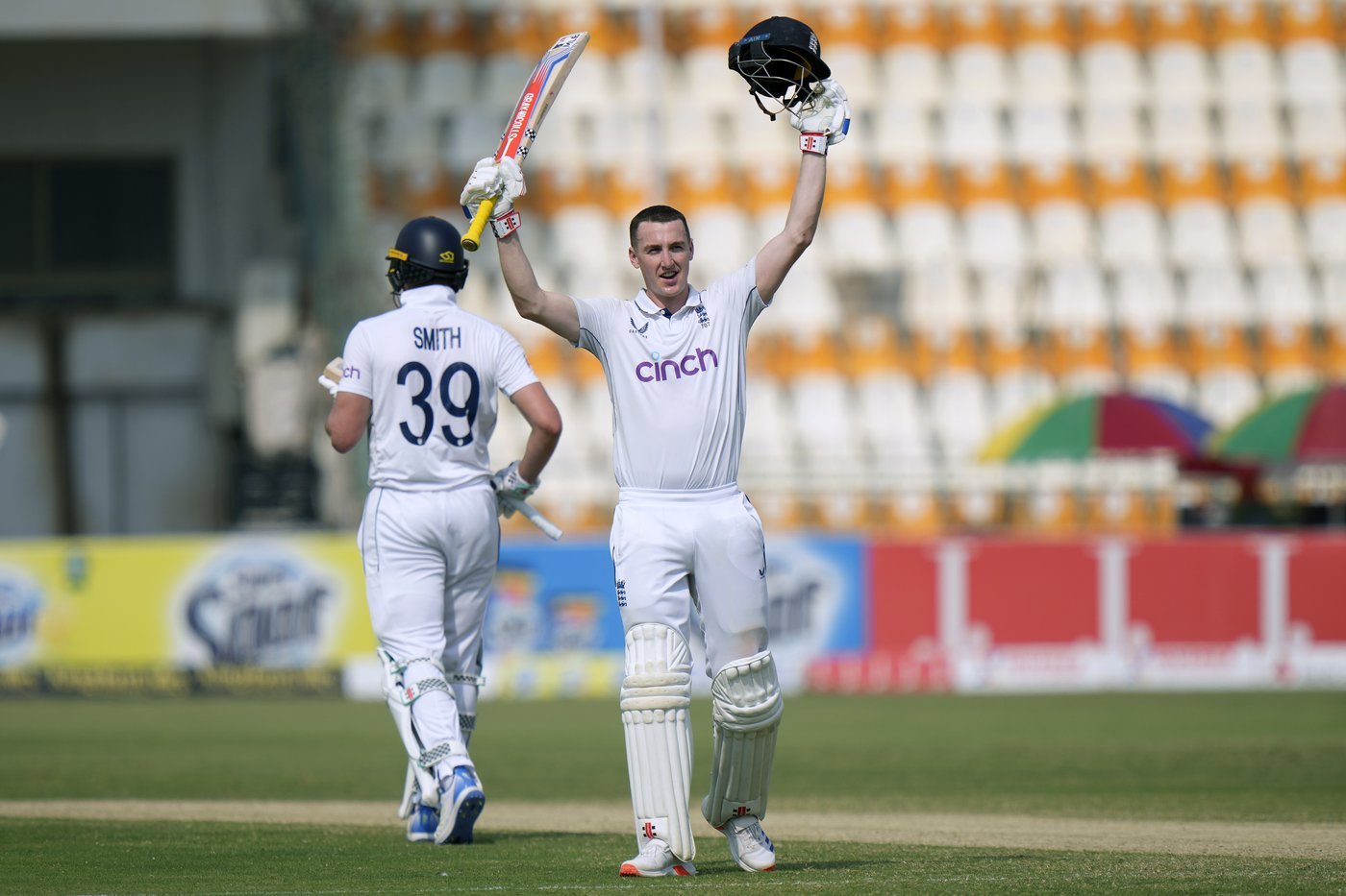 Some records and milestones as England scores an extraordinary 823 runs against Pakistan | iNFOnews.ca