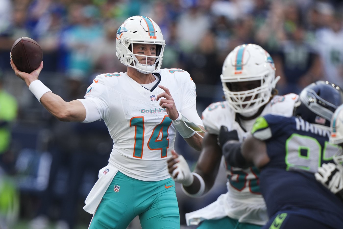 Seahawks roll to 24-3 win over Dolphins as Miami deals with another QB injury | iNFOnews.ca Seahawks roll to 24-3 win over Dolphins as Miami deals with another QB injury | iNFOnews.ca