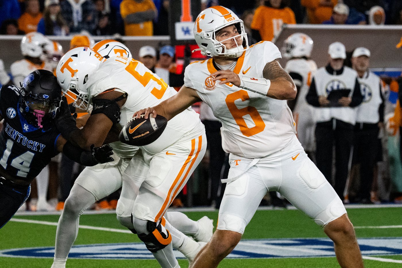 Aguilar throws three touchdowns to lead No. 17 Tennessee over Kentucky | iNFOnews.ca