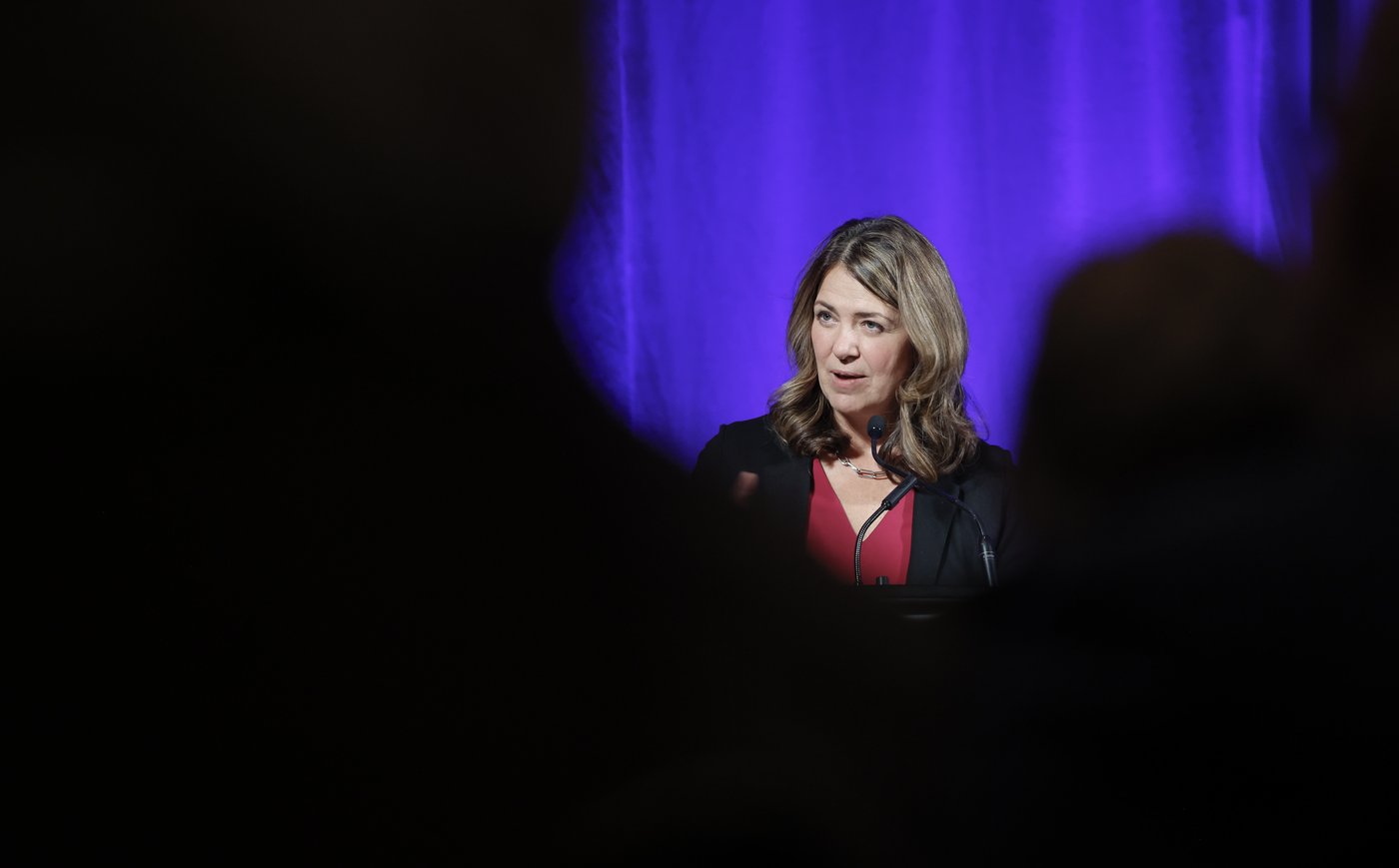 Report into Alberta Health Services contracts finds conflicts widely known | iNFOnews.ca