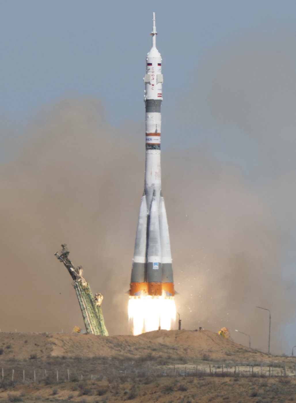 A US-Russian crew of 3 arrives at the International Space Station | iNFOnews.ca