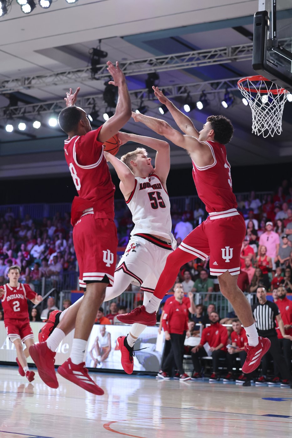 Louisville scores 52 second-half points to race past No. 14 Indiana 89-61 in the Battle 4 Atlantis | iNFOnews.ca Louisville scores 52 second-half points to race past No. 14 Indiana 89-61 in the Battle 4 Atlantis | iNFOnews.ca