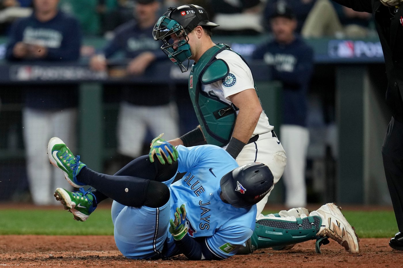 Springer gets hurt, Blue Jays blow lead and head home trailing Mariners 3-2 in ALCS | iNFOnews.ca