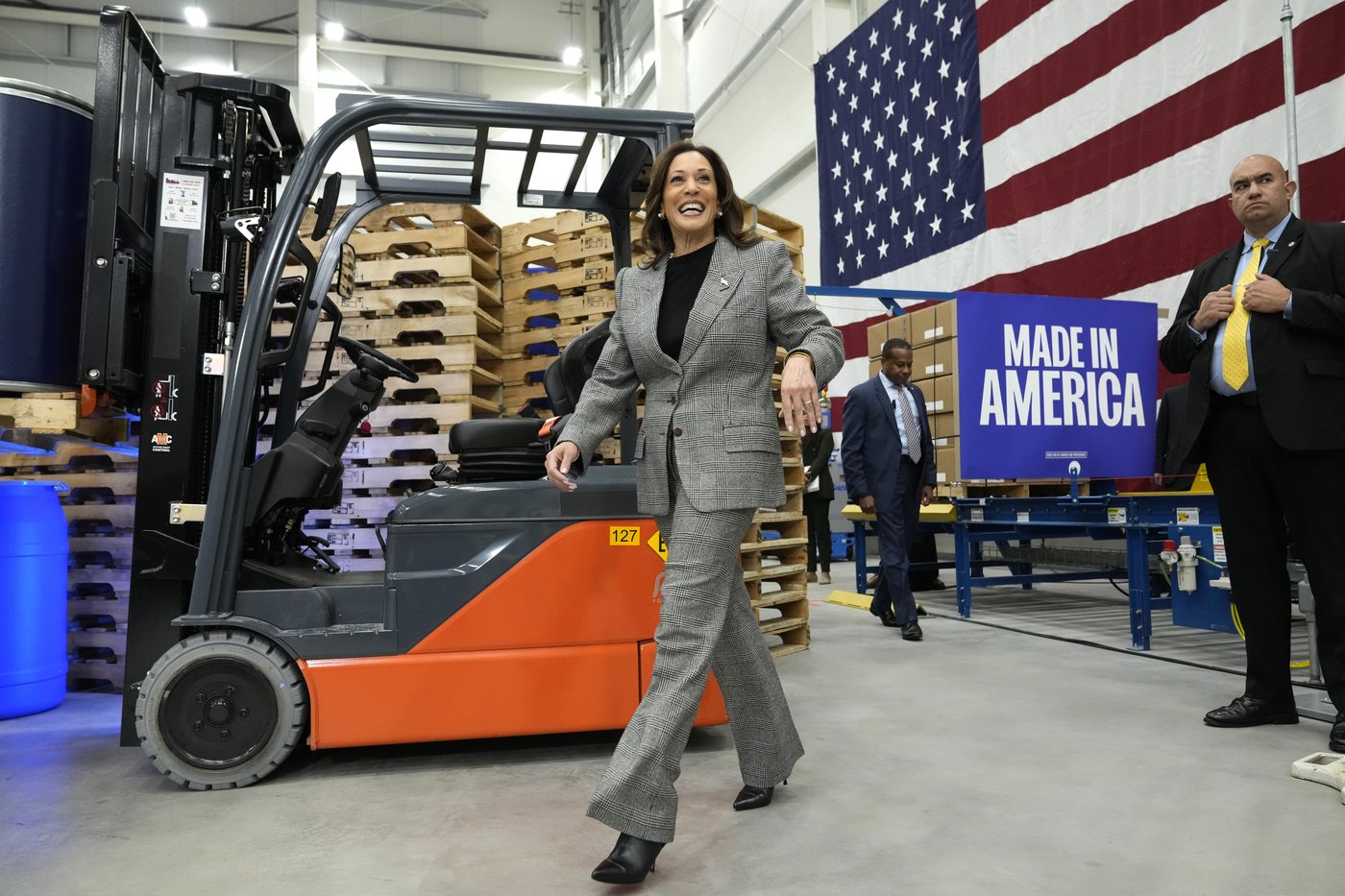 Harris brings in Maggie Rogers as she tries to fire up college-age voters in battleground Michigan | iNFOnews.ca