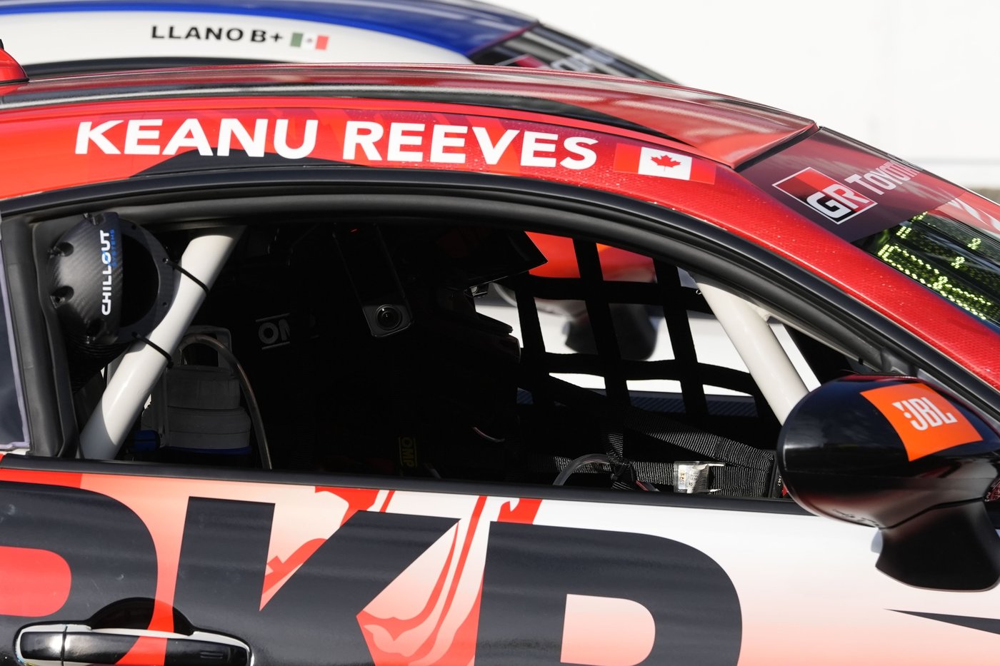 Keanu Reeves crashes at Indianapolis Motor Speedway in pro auto racing debut | iNFOnews.ca