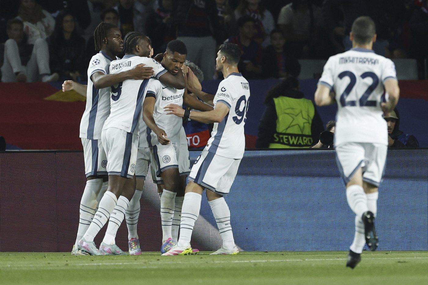 Thuram and Dumfries return to energize Inter in draw at Barcelona in Champions League semifinals | iNFOnews.ca