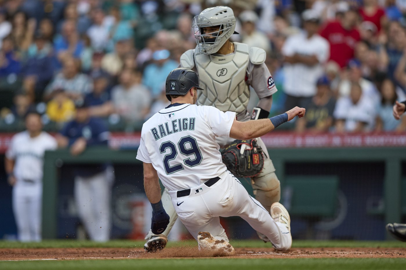 Raleigh's grand slam helps Mariners end Boston's winning streak | iNFOnews.ca Raleigh's grand slam helps Mariners end Boston's winning streak | iNFOnews.ca