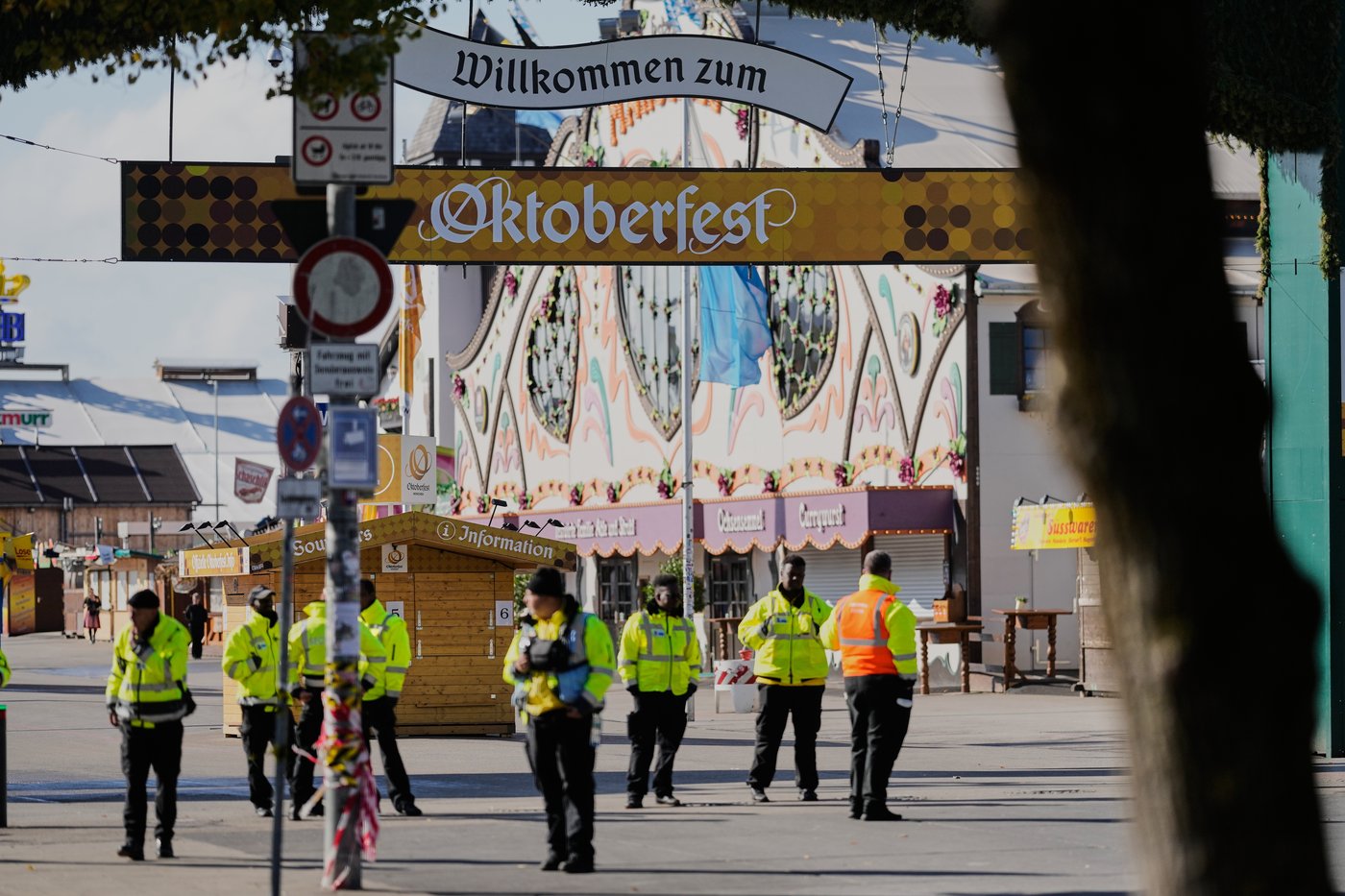Police say Oktoberfest reopens after a security sweep due to a bomb threat | iNFOnews.ca Police say Oktoberfest reopens after a security sweep due to a bomb threat | iNFOnews.ca