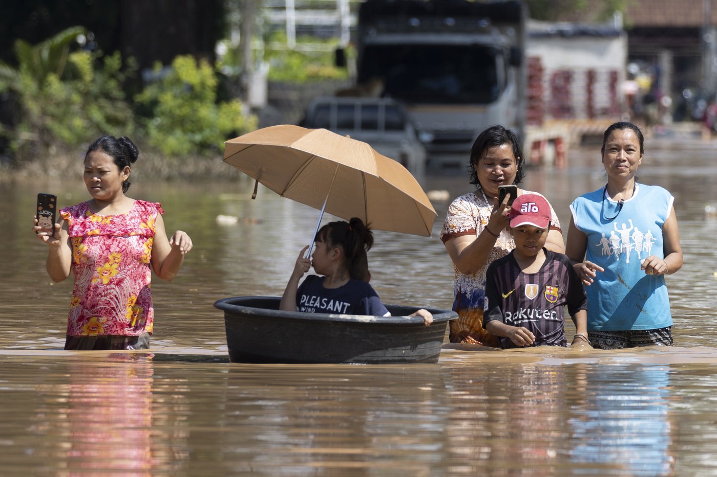 Central Thailand braces for inundation as rain stops in flooded Chiang Mai | iNFOnews.ca
