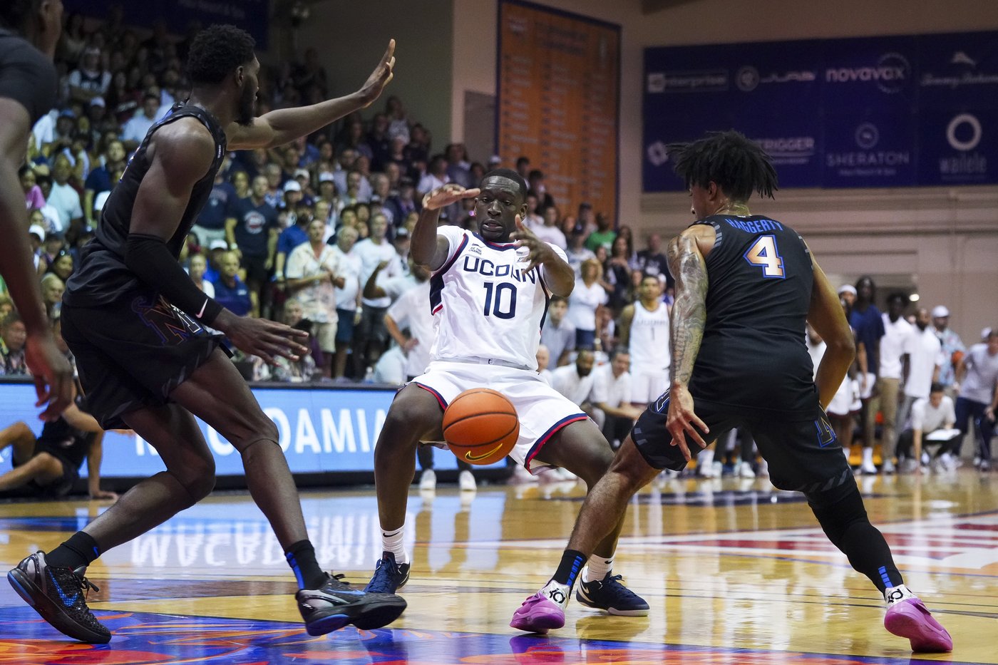 Memphis beats No. 2 UConn 99-97 in overtime to tip off Maui Invitational | iNFOnews.ca