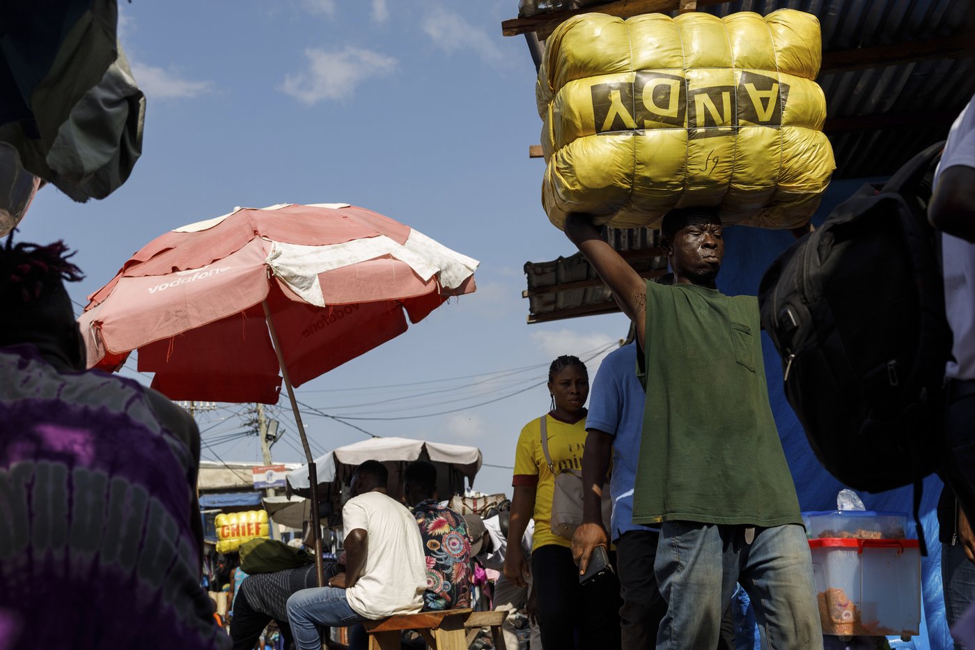 As fast fashion's waste pollutes Africa's environment, designers in Ghana are finding a solution | iNFOnews.ca As fast fashion's waste pollutes Africa's environment, designers in Ghana are finding a solution | iNFOnews.ca