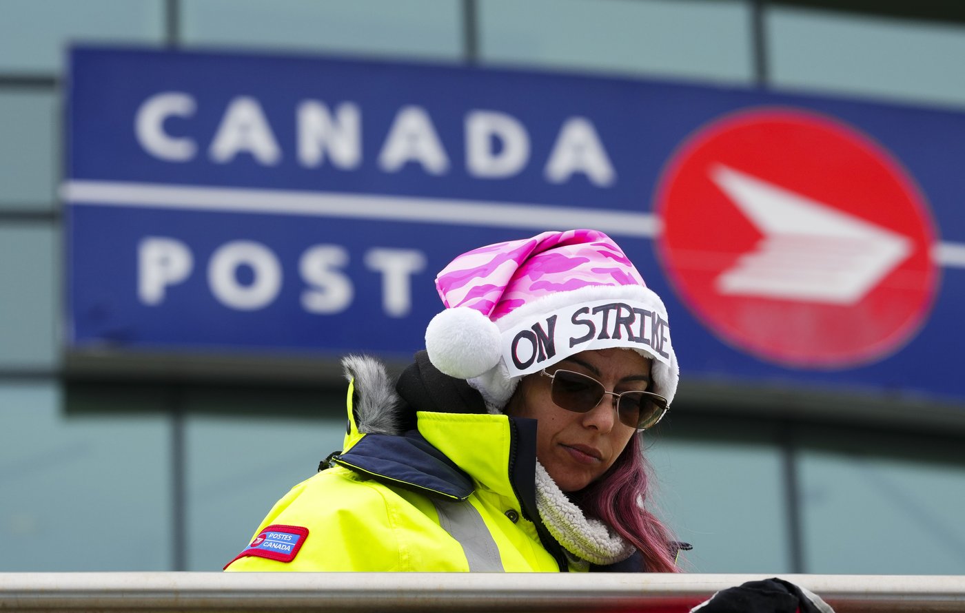 Labour minister says Ottawa will remain on sideline as postal strike nears four weeks | iNFOnews.ca Labour minister says Ottawa will remain on sideline as postal strike nears four weeks | iNFOnews.ca