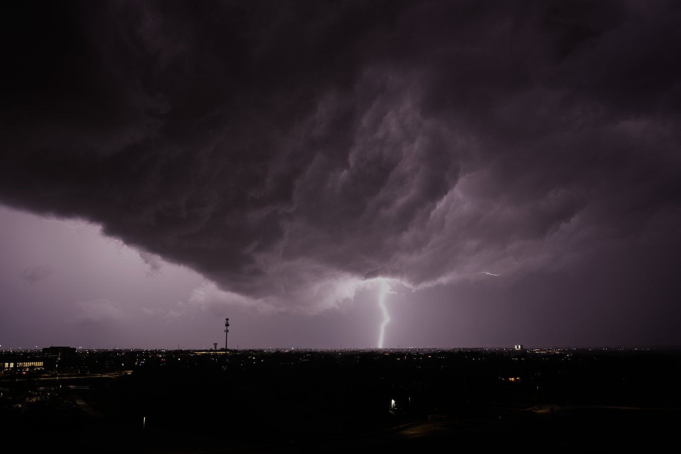 Severe storms accompanied by tornadoes damage communities from the Plains to the Midwest | iNwheels Severe storms accompanied by tornadoes damage communities from the Plains to the Midwest | iNwheels
