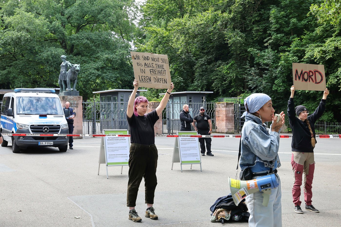 A German zoo faces a backlash after killing 12 healthy baboons | iNFOnews.ca A German zoo faces a backlash after killing 12 healthy baboons | iNFOnews.ca