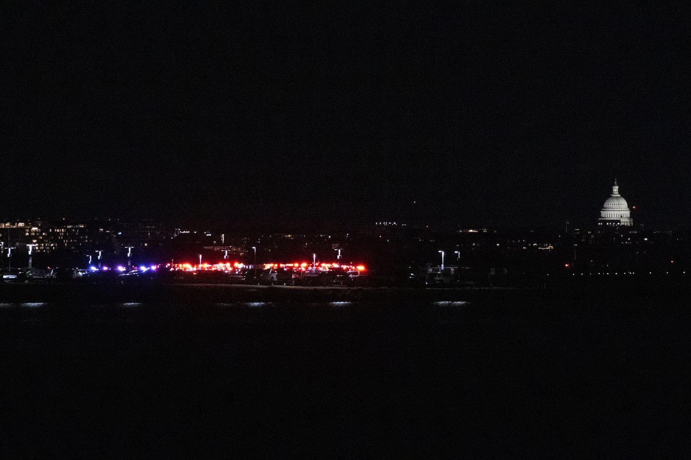 Passenger jet with 64 aboard collides with Army helicopter while landing at Reagan Airport near DC | iNFOnews.ca Passenger jet with 64 aboard collides with Army helicopter while landing at Reagan Airport near DC | iNFOnews.ca