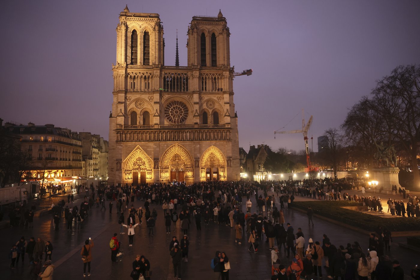 Cities worldwide hold subdued Christmas Eve celebrations amid conflicts | iNFOnews.ca Cities worldwide hold subdued Christmas Eve celebrations amid conflicts | iNFOnews.ca