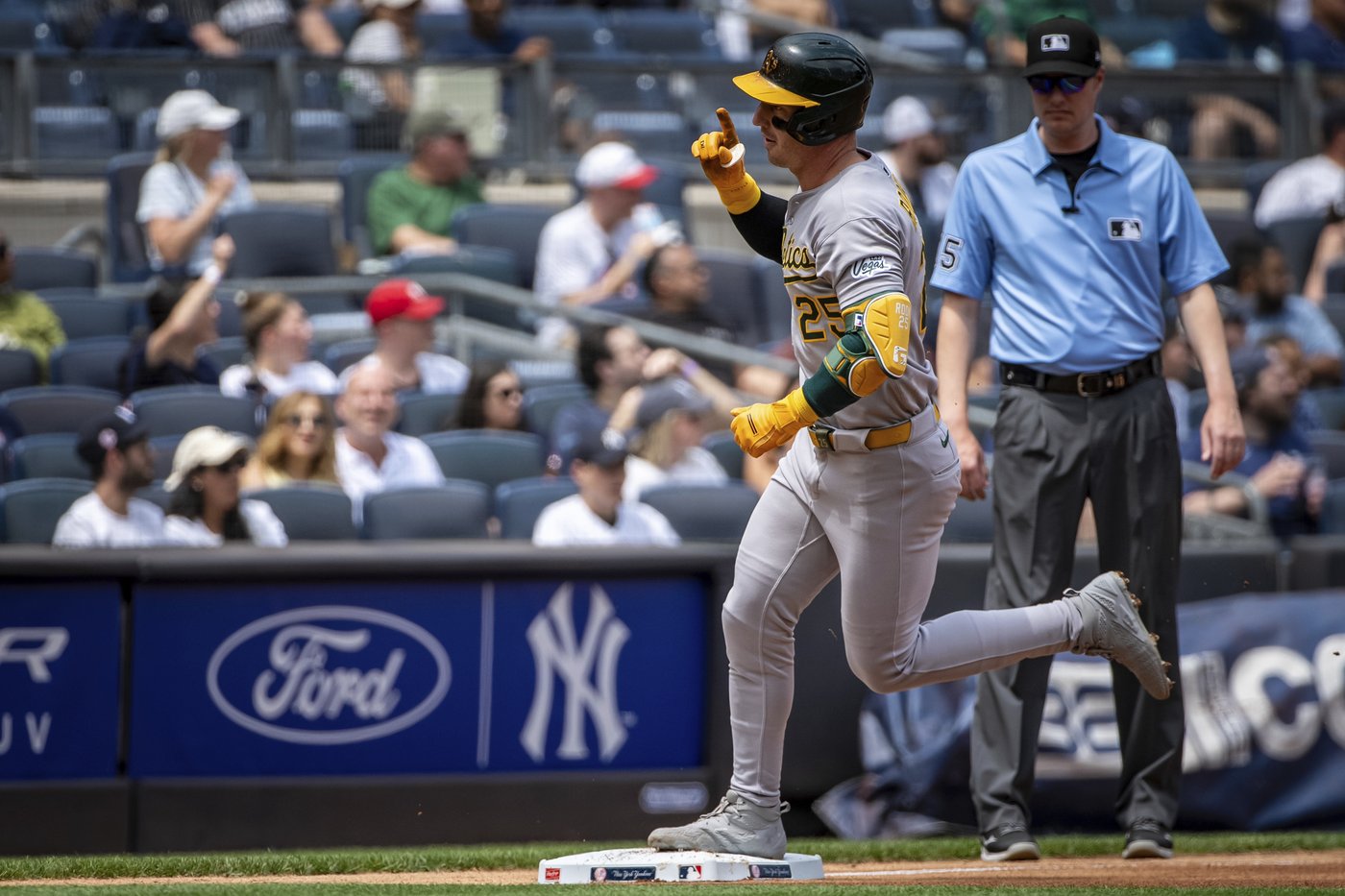 Rooker, Kurtz homer off Schmidt to back Sears, lead Athletics over Yankees 7-0 | iNFOnews.ca
