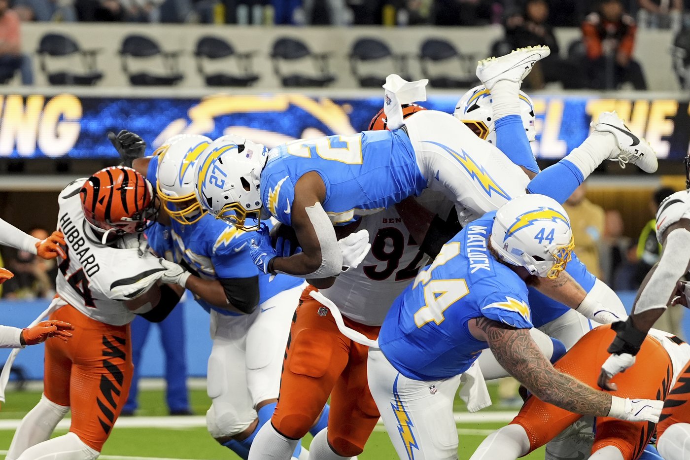 Chargers beat Bengals 34-27 on Dobbins' late TD after squandering 21-point lead | iNFOnews.ca